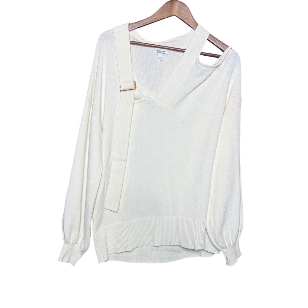Lucyswhims x The Drop Cream Asymmetrical Cold Shoulder Buckle Sweater Large